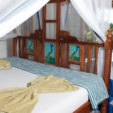 Driftwood Beach Lodge ジャンビアニ エクステリア 写真