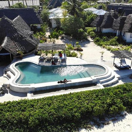 Driftwood Beach Lodge ジャンビアニ エクステリア 写真