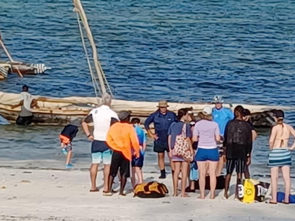 Driftwood Beach Lodge ジャンビアニ エクステリア 写真