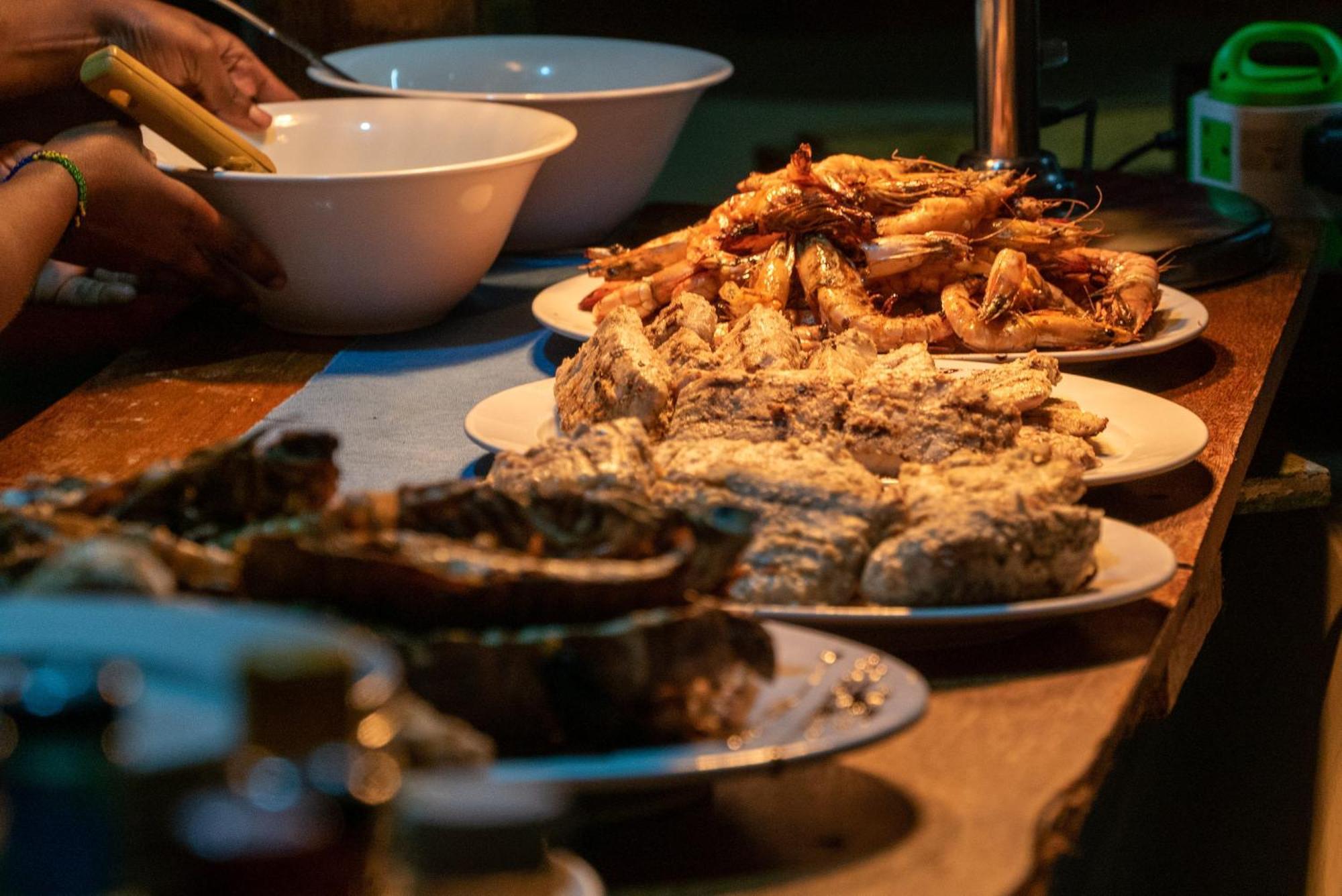 Driftwood Beach Lodge ジャンビアニ エクステリア 写真