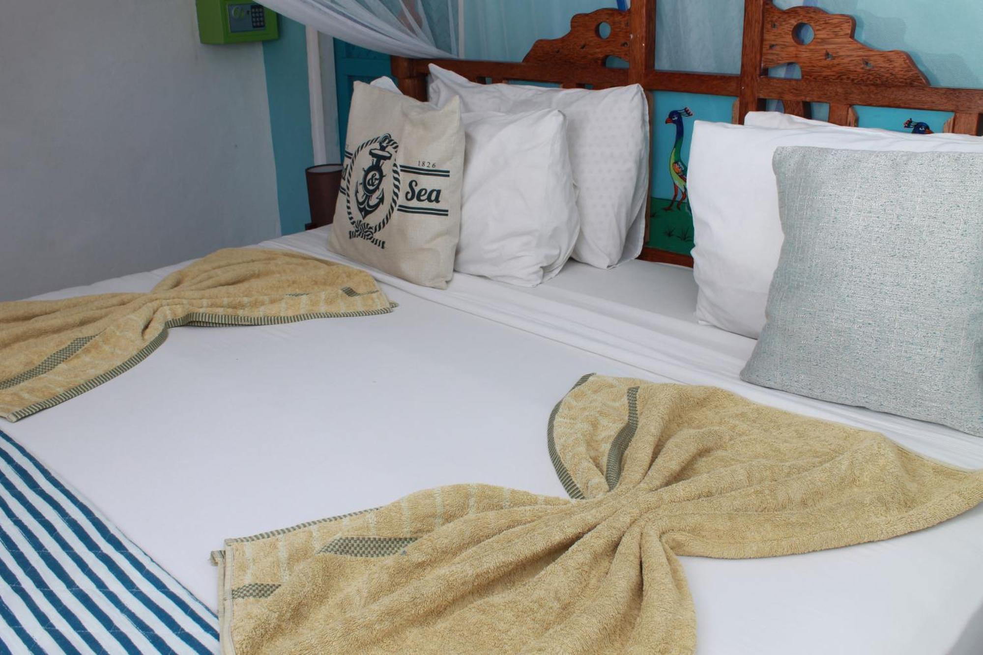 Driftwood Beach Lodge ジャンビアニ エクステリア 写真