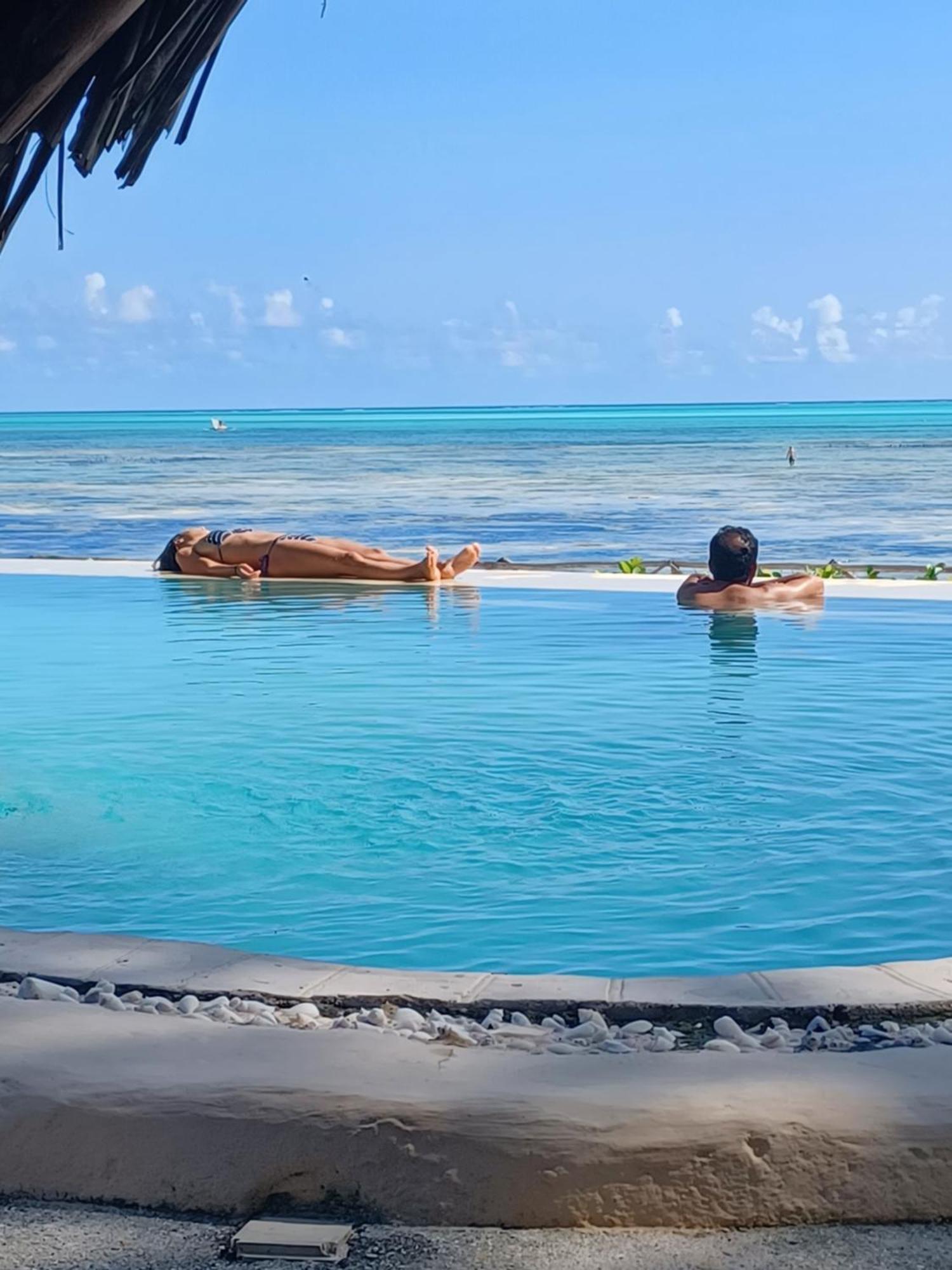 Driftwood Beach Lodge ジャンビアニ エクステリア 写真